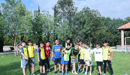  Eduardo Gouyonnet con sus amigos.