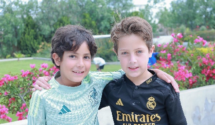  Sebastián y Carlos.