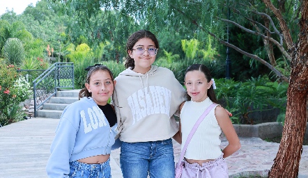  María Emilia, Andrea Zapata y María Alejandra.