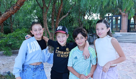  María Emilia, Carlos, Sebastián y María Alejandra.
