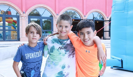  Santiago, Patrick y Mateo Sánchez.
