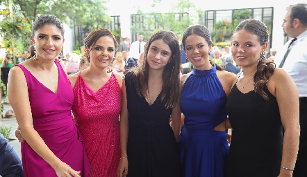  Nuria, Montse, Ariana, Montse y Ana Isa Lozano.