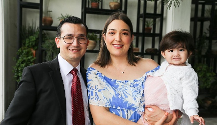  Daniel Ayala, Viviana Villaseñor e Inés Ayala.