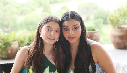  María y Martha Sofía Gámez.
