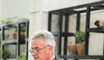  Ian Dodds.