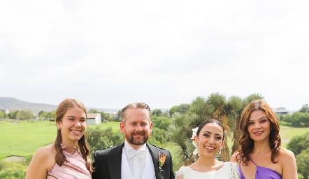  Gabriela Sánchez, Thomas Dodds, Lorena Lozano y Renata Sánchez.