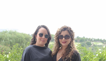  Viviana Martínez y Karime.
