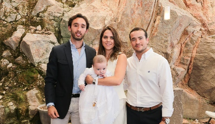  José Ascanio, Jimena Colunga  y Juan Pablo Aranda con su ahijado José Julián.