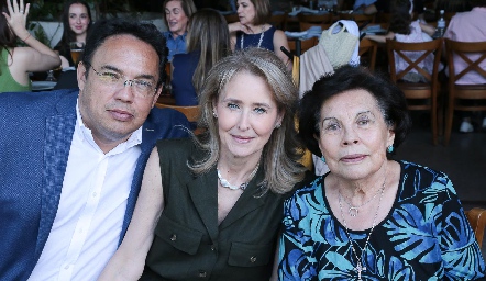  Tony Ascanio, Sandra Revilla y Tere Benavente.