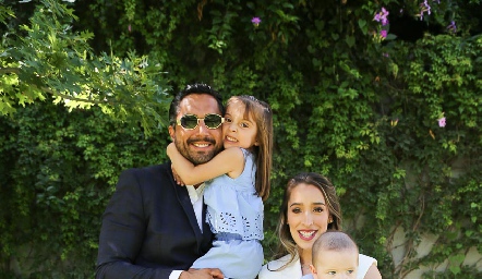  Gerardo González, María José Ascanio, María Inés y José Julián González.