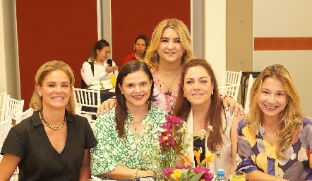  Marcela Benavente, Ceci Limón, Carmenchu, Claudia Altamirano y Yolanda Puga.