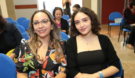  Marcela Ibarra y Romina González.