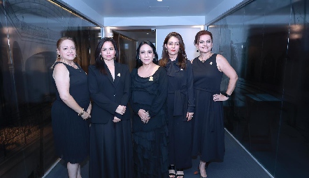  Adriana Aragón, Mónica Rivera, Ivette Larrea, Adriana Díaz y Mariel Mora.