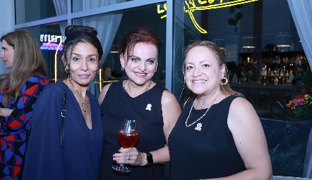  Cristina, Mariel Mora y Adriana Aragón.