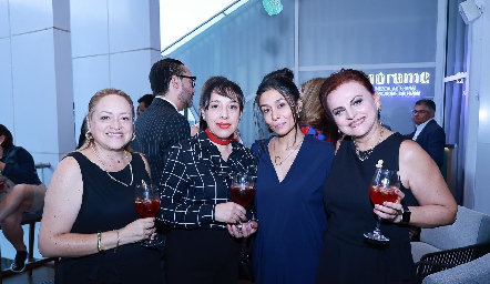  Adriana Aragón, Laura Medina, Cristina y Mariel Mora.