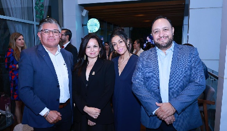  Silvestre Mendoza, Mónica Rivera, Cristina y Luis Alberto González.