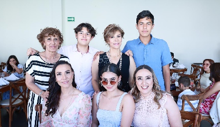  Rosa María Hurtado, Daniel Figueroa, Susan Cabral, Fernando Díaz de León, Tania Díaz de León, Estefanía Figueroa y Yesica Díaz de León.