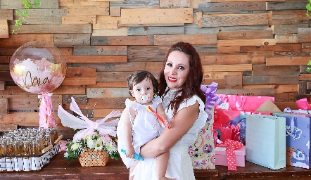  Paulina Alejandre junto a su hija Mía Díaz de León.
