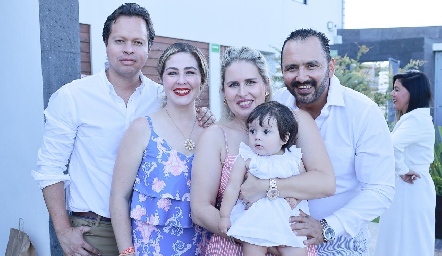  Irame Esquivel, Magaly Sánchez, Yuny Lapuente y Alejandro Rueda, padrinos de Mía Díaz de León.