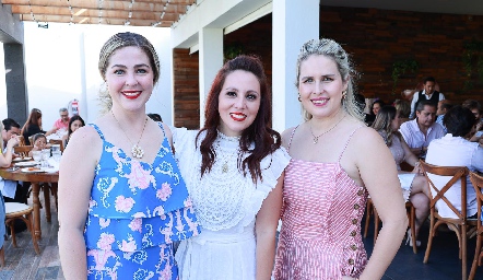 Magaly Sánchez, Paulina Alejandre y Yuny Lapuente.