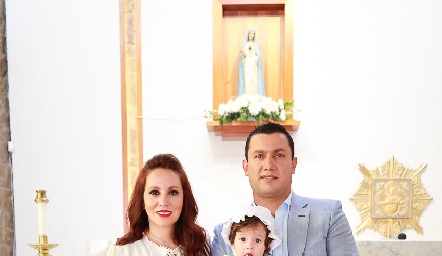  Héctor Díaz de León y Paulina Alejandre junto a sus hijas Mía y Domenica.