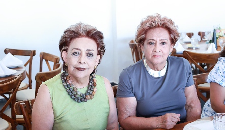  Chachis de Martínez Castro y Linda Segovia.