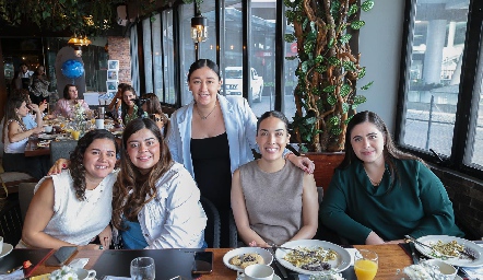  Nuria Villar, María José Motilla, Aurora Martínez, Sofía Delgadillo y Esperanza.