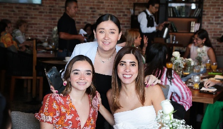  Claudia Obregón, Aurora Martínez y Daniela Güemes.