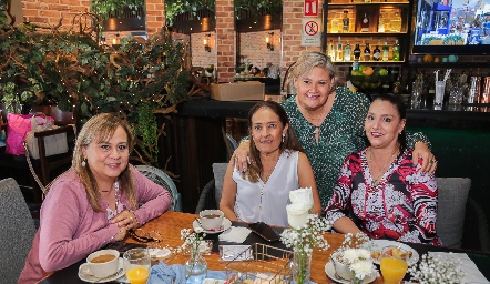  Pupi Alvarado, Martha López, Aurora García y Eva Rodríguez.