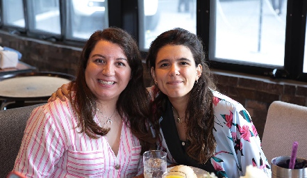  Cecilia Cervera y Sofía Cavazos.