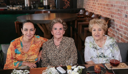  Tere Gallegos, Maco Guerra y Josefina Hernández.