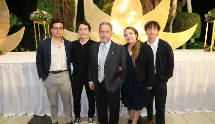  José Javier Martínez, Juan Alberto Martínez, Juan Alberto Martínez, Pablo Andrés Martínez y Ruth Martínez.
