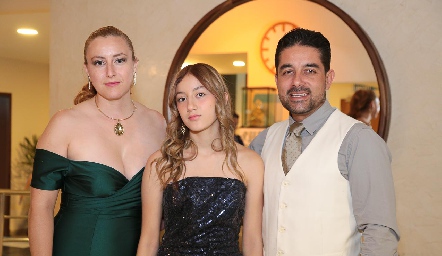  Gil Gamiño, Roxana y José Luis Regil.