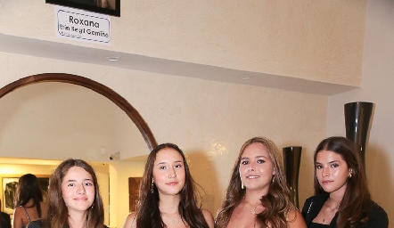 Jimena Navarro, Paulina Reynoso, Michellele Heinze y Regina Zermeño.
