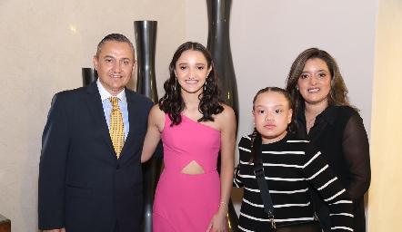  Juan Antonio Lira, Ana Sofía Lira, María Fernanda Lira y María del Carmen Vázquez.