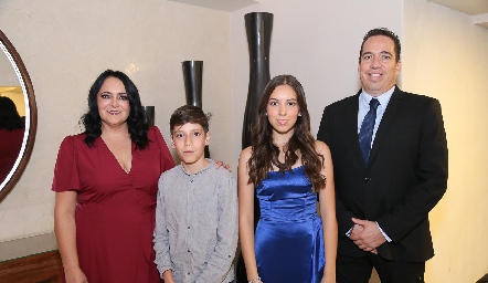  Sonia Romero, Luis Fer Salman, Isabella Salman y Luis Salman.