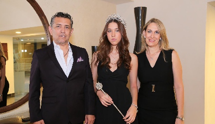  Bernardo Haro, Montserrat Haro y Mónica Rodríguez.