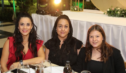  Marcela López, Lorena López y Michelle Armendáriz.