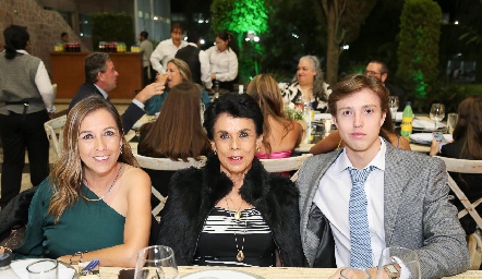  Elizabeth López, Elizabeth Torres y Mauricio Armendáriz.