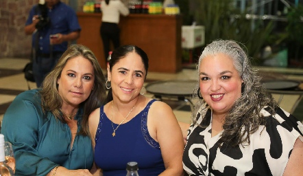 Michelle Zarur, Yamel Zarur y Nora Guerra.