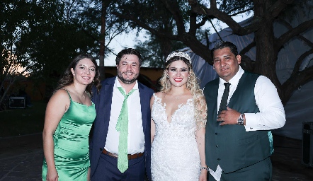  Karla, Alejandro y Julio y Dani Padrinos.