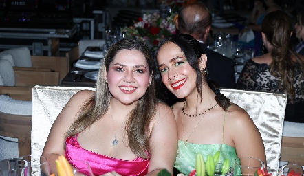  Montse y Valeria Duque.