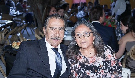  Karen García y Ernesto Treviño .