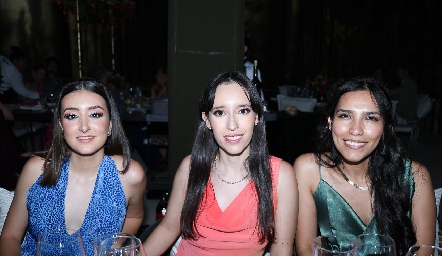  Andrea Ledezma, Elizabeth Hernández y Ilana hurtado.