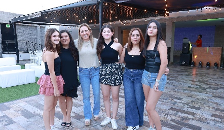 Majo Zorrilla, Maricarmen del Castillo, Charo Cabriales, Daniela Meza, Berenice González e Isabela Castillo.