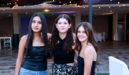  Isabella Castillo, Daniela Meza y Majo Zorrilla.