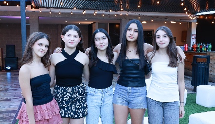  Majo Zorrilla, Daniela Meza, Andrea Berlanga, Isabela Castillo y Ana Alva.