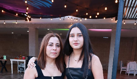  Berenice González e Isabela Castillo.