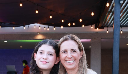  Charo Cabriales y Daniela Meza.