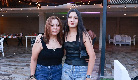  Berenice González e Isabela Castillo.